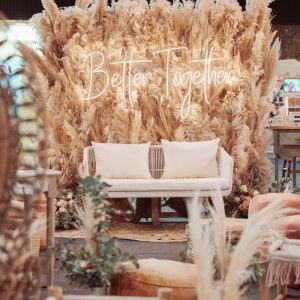 Neón Better Together